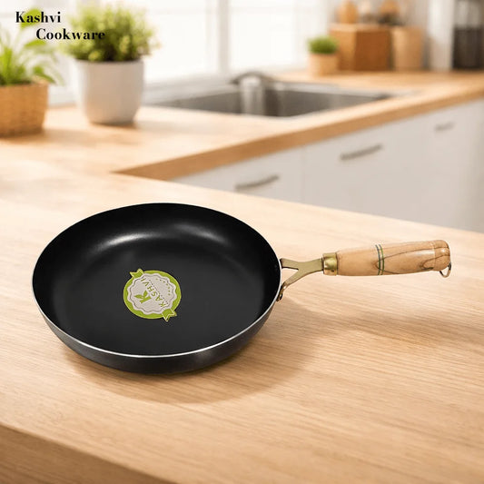 Iron Fry Pan Wooden Hnadle